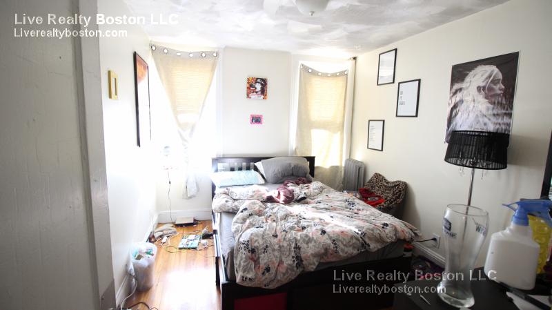 11 Barrows St, Allston