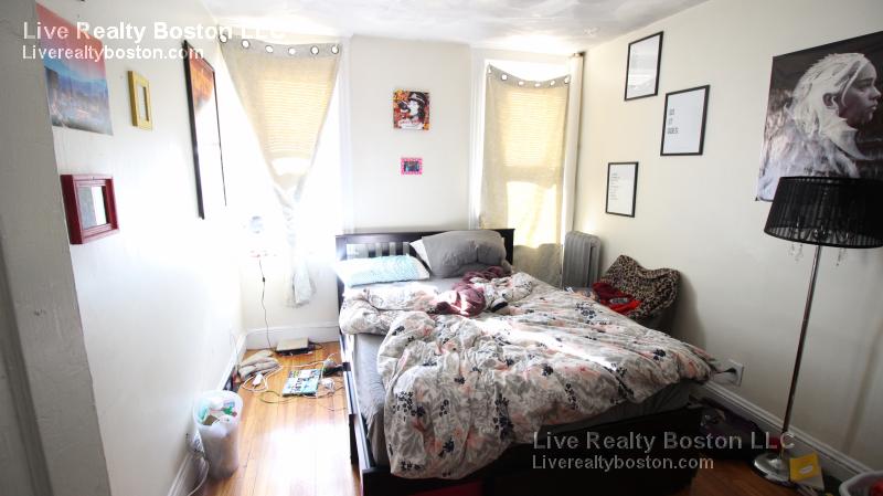 11 Barrows St, Allston