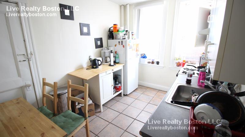 11 Barrows St, Allston