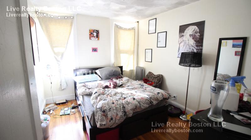 11 Barrows St, Allston