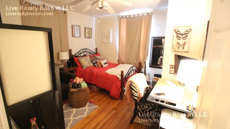 11 Barrows St, Allston