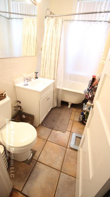 11 Barrows St, Allston