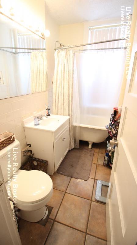 11 Barrows St, Allston