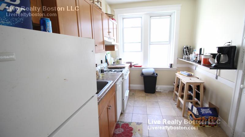 325 Summit Ave, Brighton