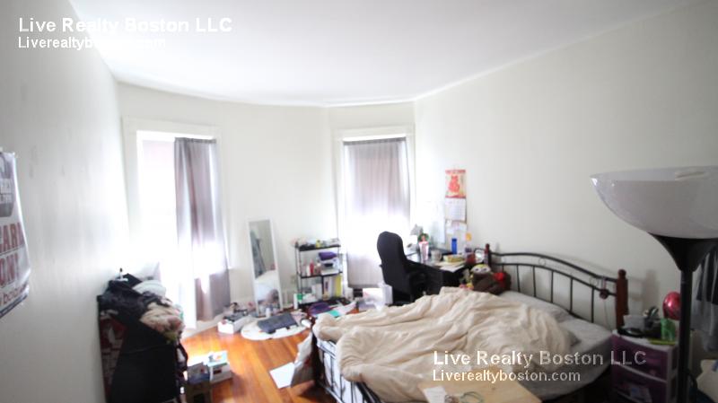 1589 Beacon St, Brookline