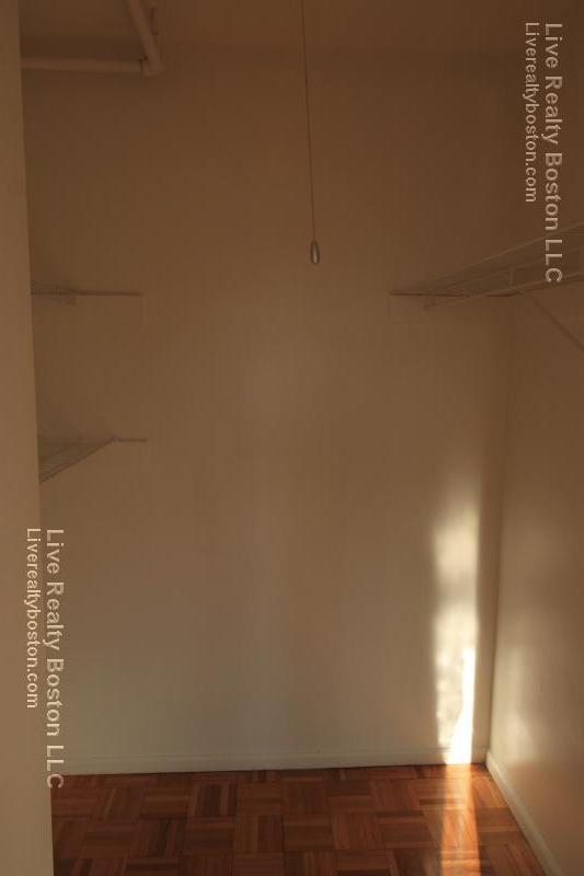 1530 Beacon St, Brookline Hills