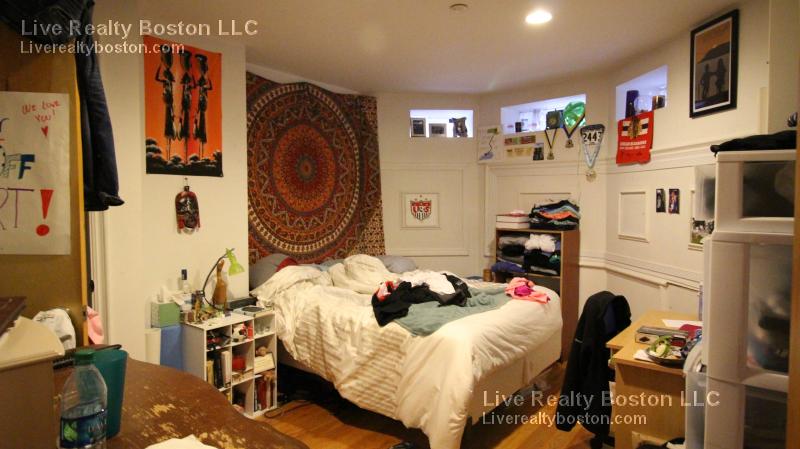 64 Louis Prang St, Fenway