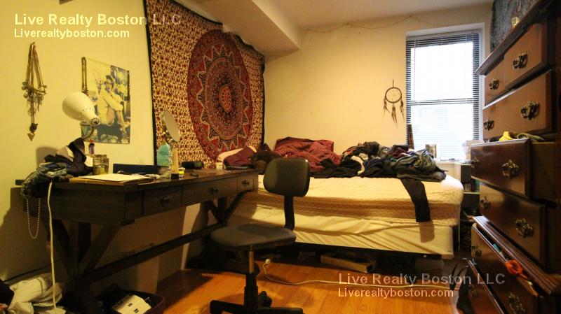 64 Louis Prang St, Fenway