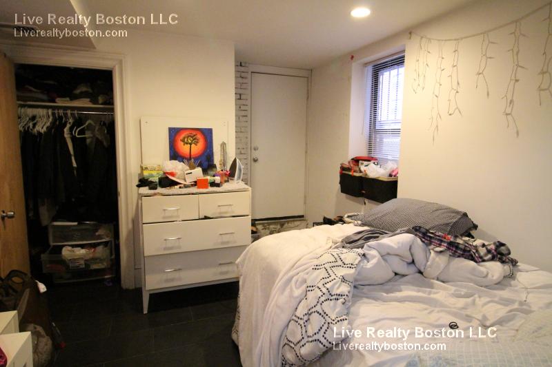 64 Louis Prang St, Fenway