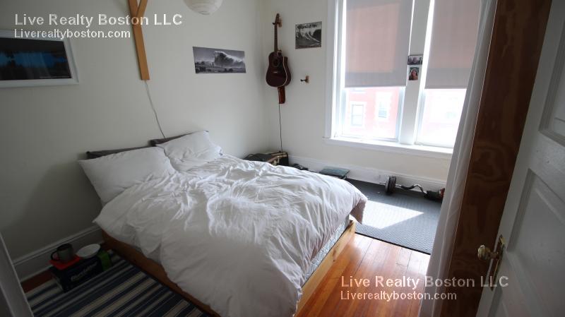 15 Mount Hood Rd, Brighton