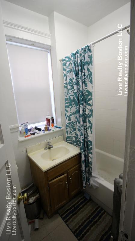 15 Mount Hood Rd, Brighton