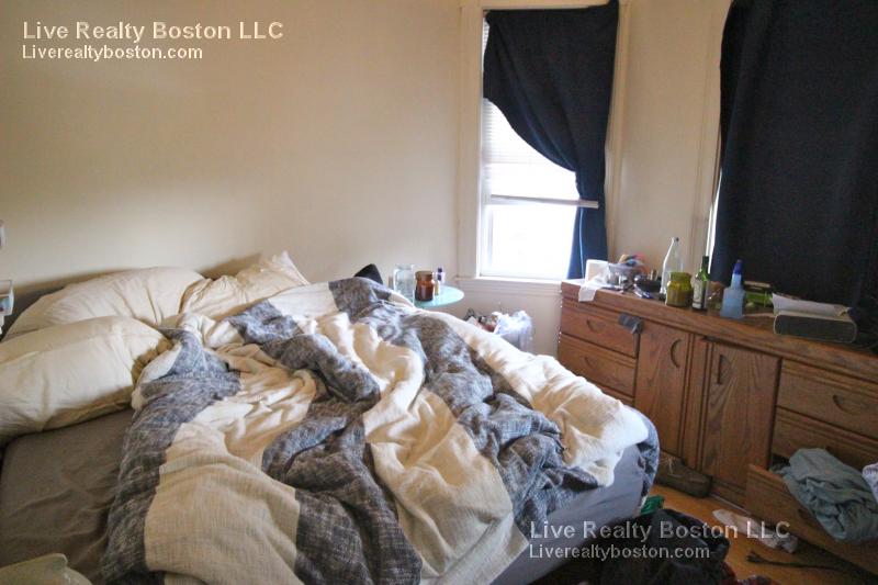 335 Faneuil St, Brighton