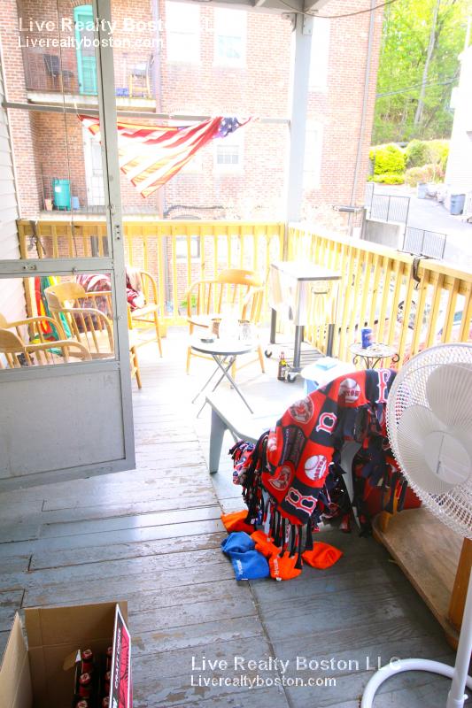 335 Faneuil St, Brighton