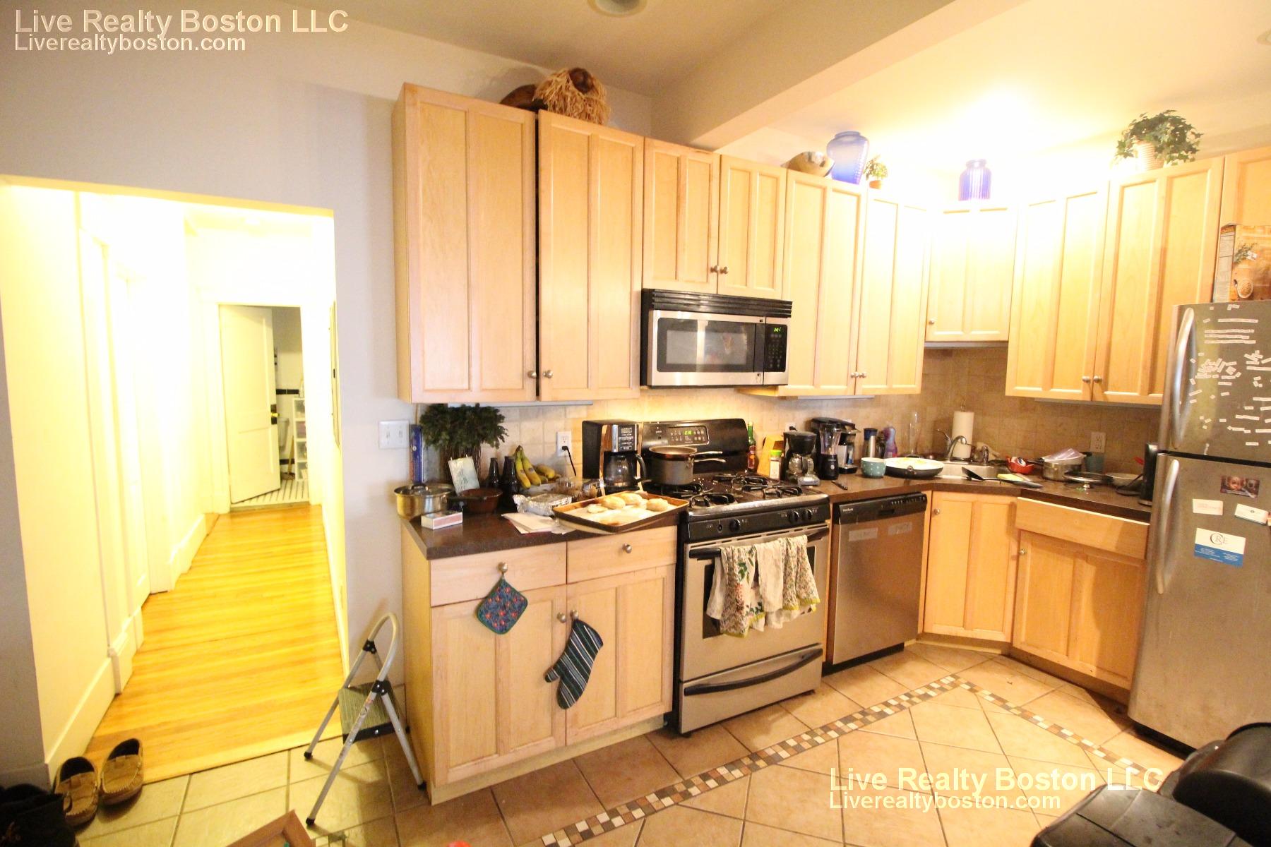 19 Saint Lukes Rd, Allston