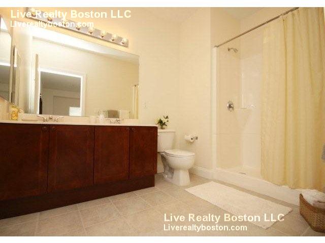 525 Pawtucket Blvd, Lowell
