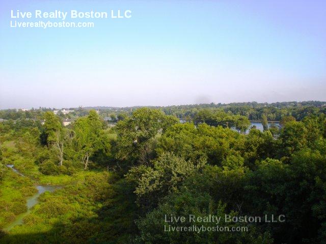 525 Pawtucket Blvd, Lowell