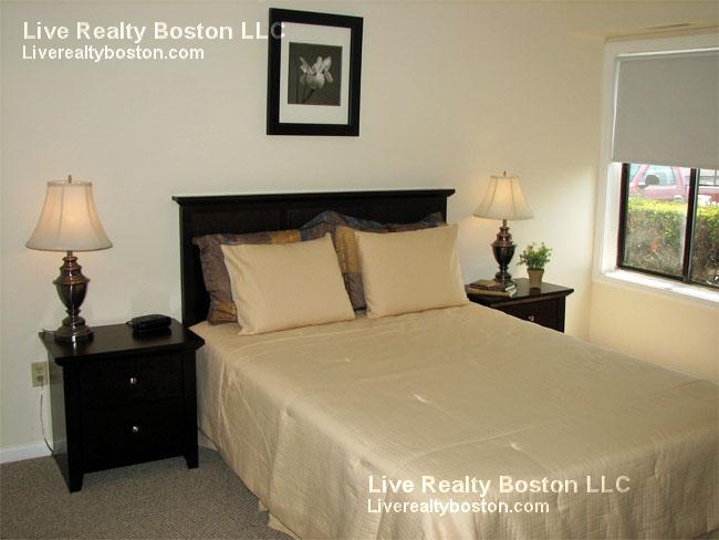 18 Westgate Dr, Mishawum