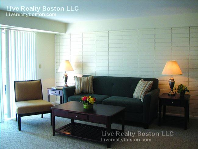 18 Westgate Dr, Mishawum