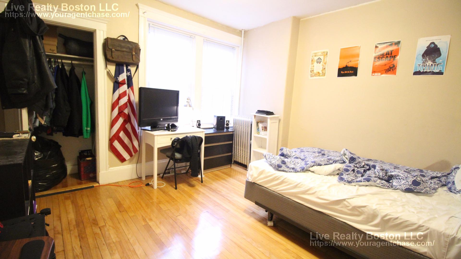 3 bed, 1 bath apartment for rent at 1377 A Commonwealth Ave Unit 2, Allston — photo 5 of 17