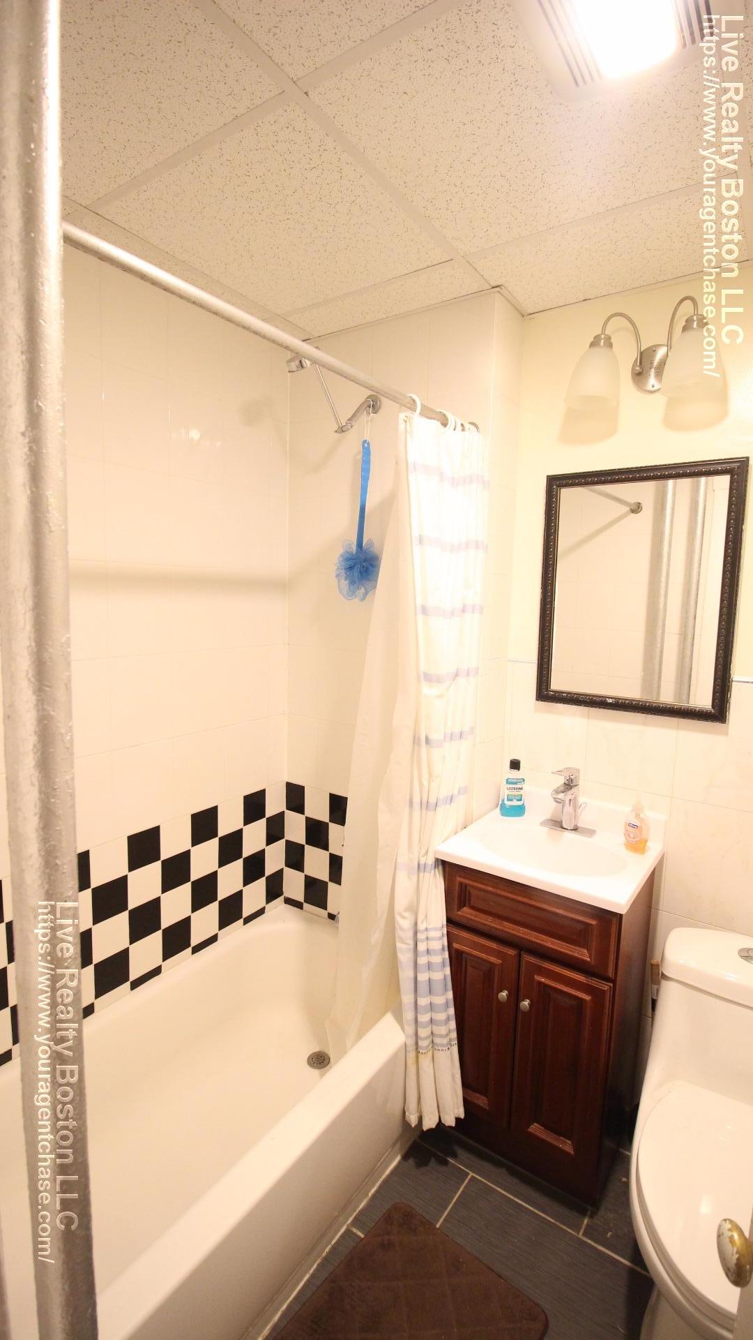 3 bed, 1 bath apartment for rent at 1377 A Commonwealth Ave Unit 2, Allston — photo 6 of 17