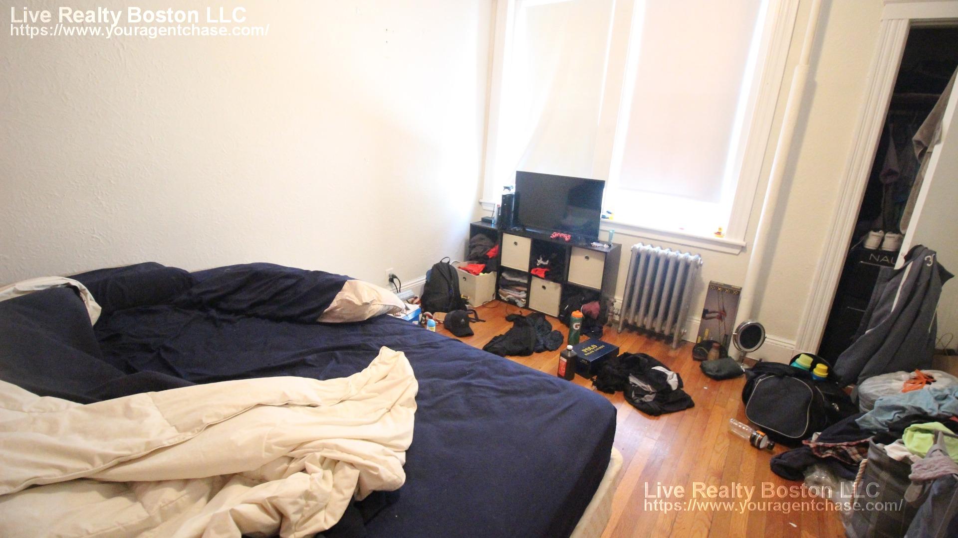 1687 Commonwealth Ave, Brighton