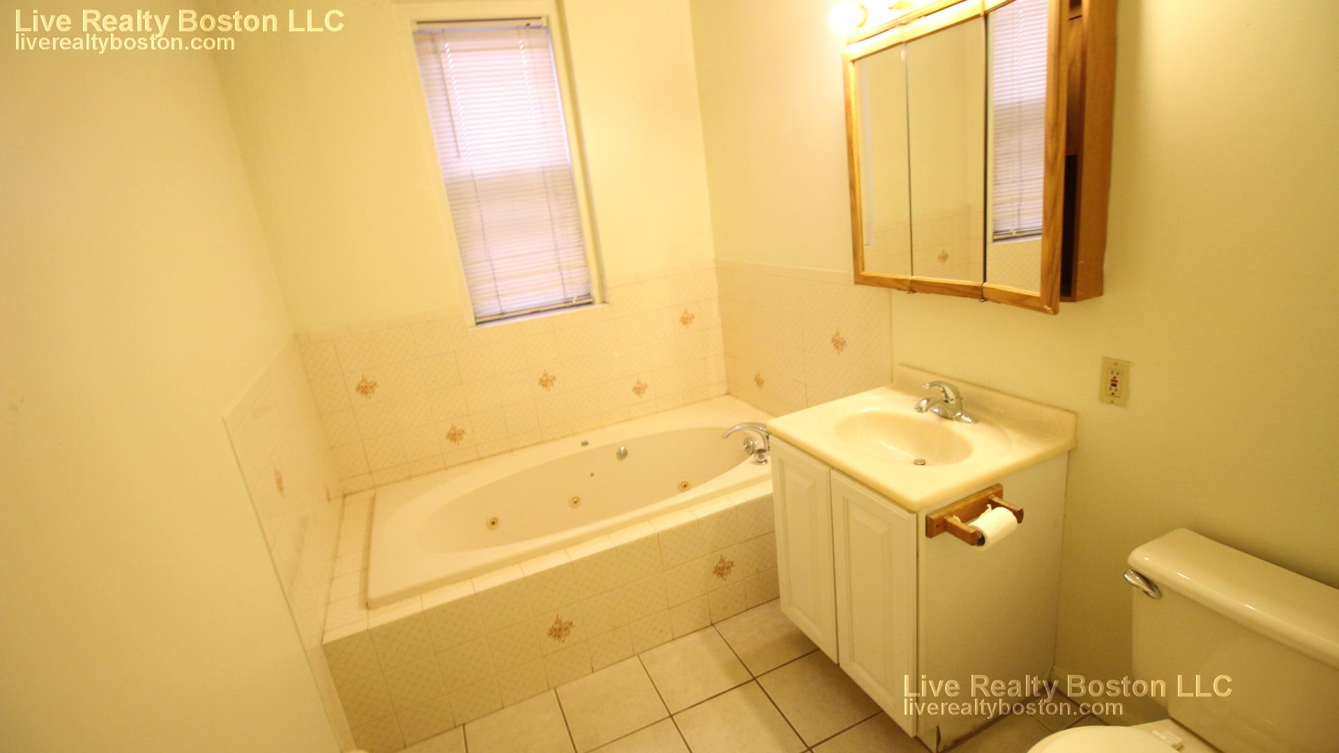 1426 Commonwealth Ave, Brighton