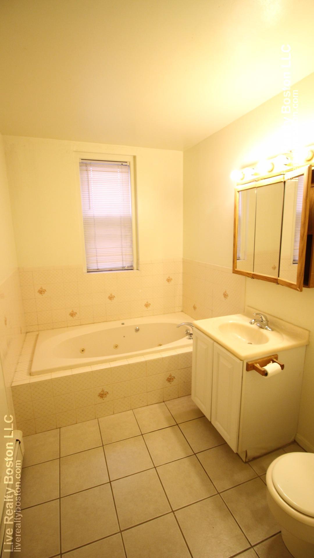 1426 Commonwealth Ave, Brighton