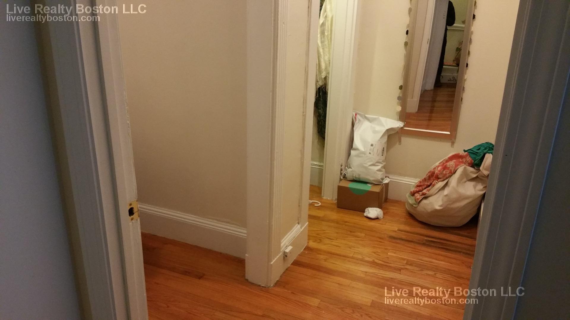 1 bed, 1 bath apartment for rent at 171 Hemenway St Unit 12, Fenway — photo 3 of 6