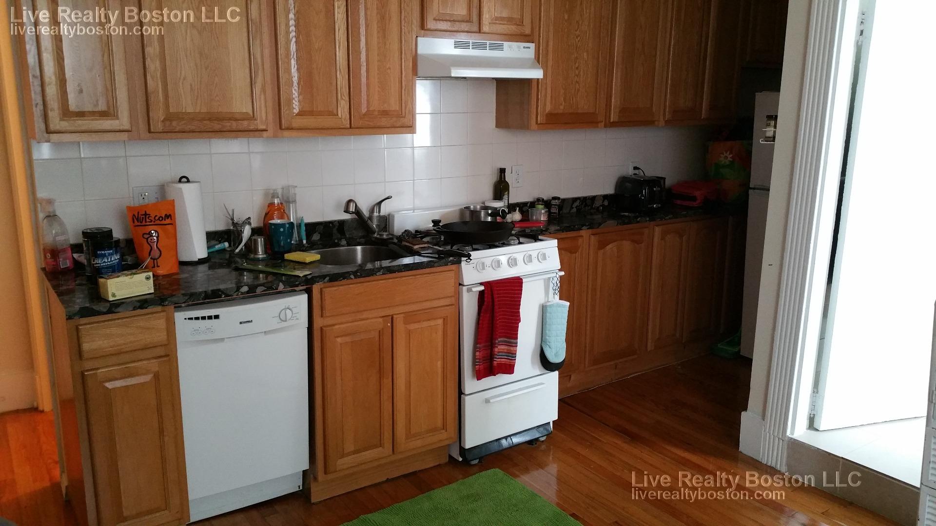 1 bed, 1 bath apartment for rent at 171 Hemenway St Unit 12, Fenway — photo 1 of 6