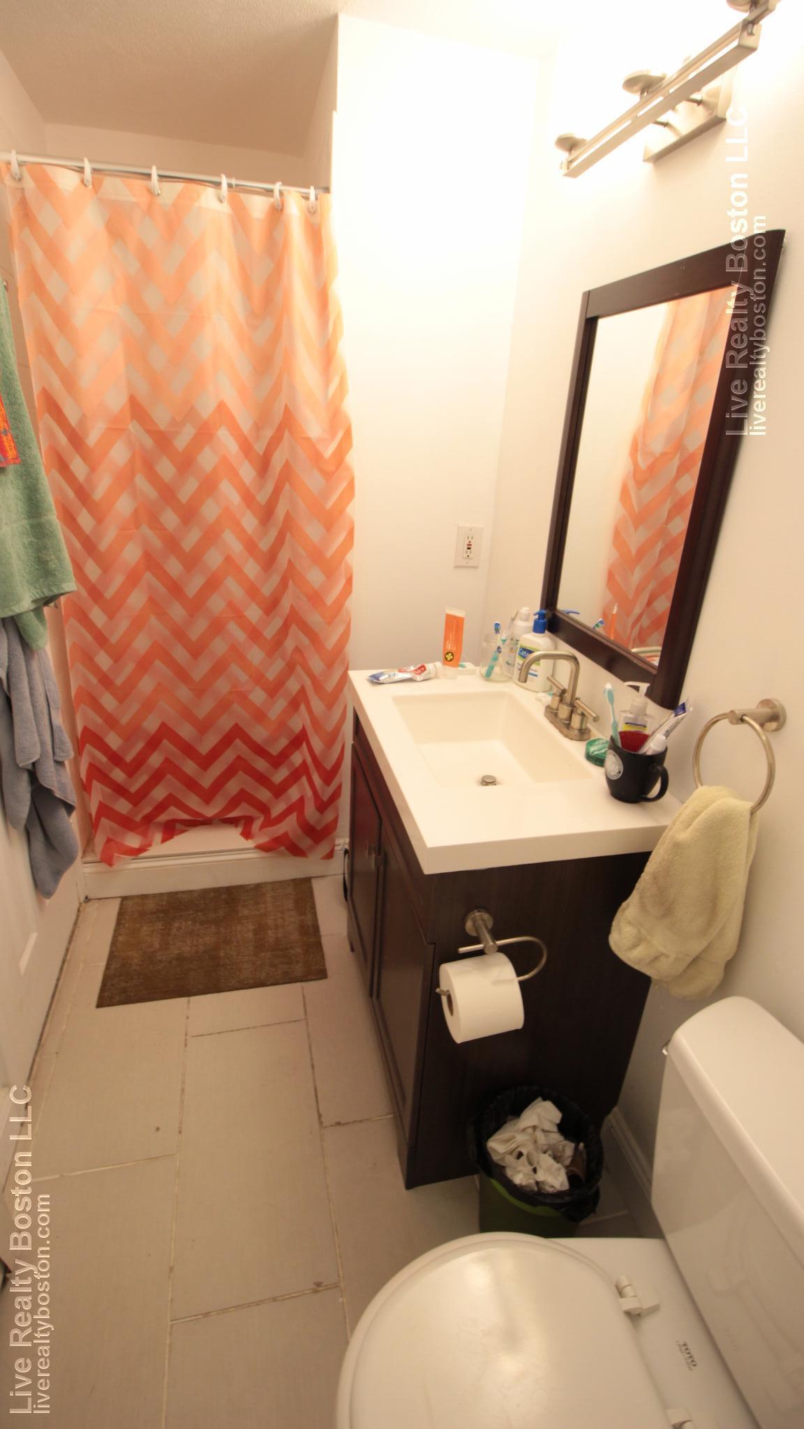 6 bed, 2 bath apartment for rent at 610 Columbus Ave Unit 2, South End — photo 7 of 15