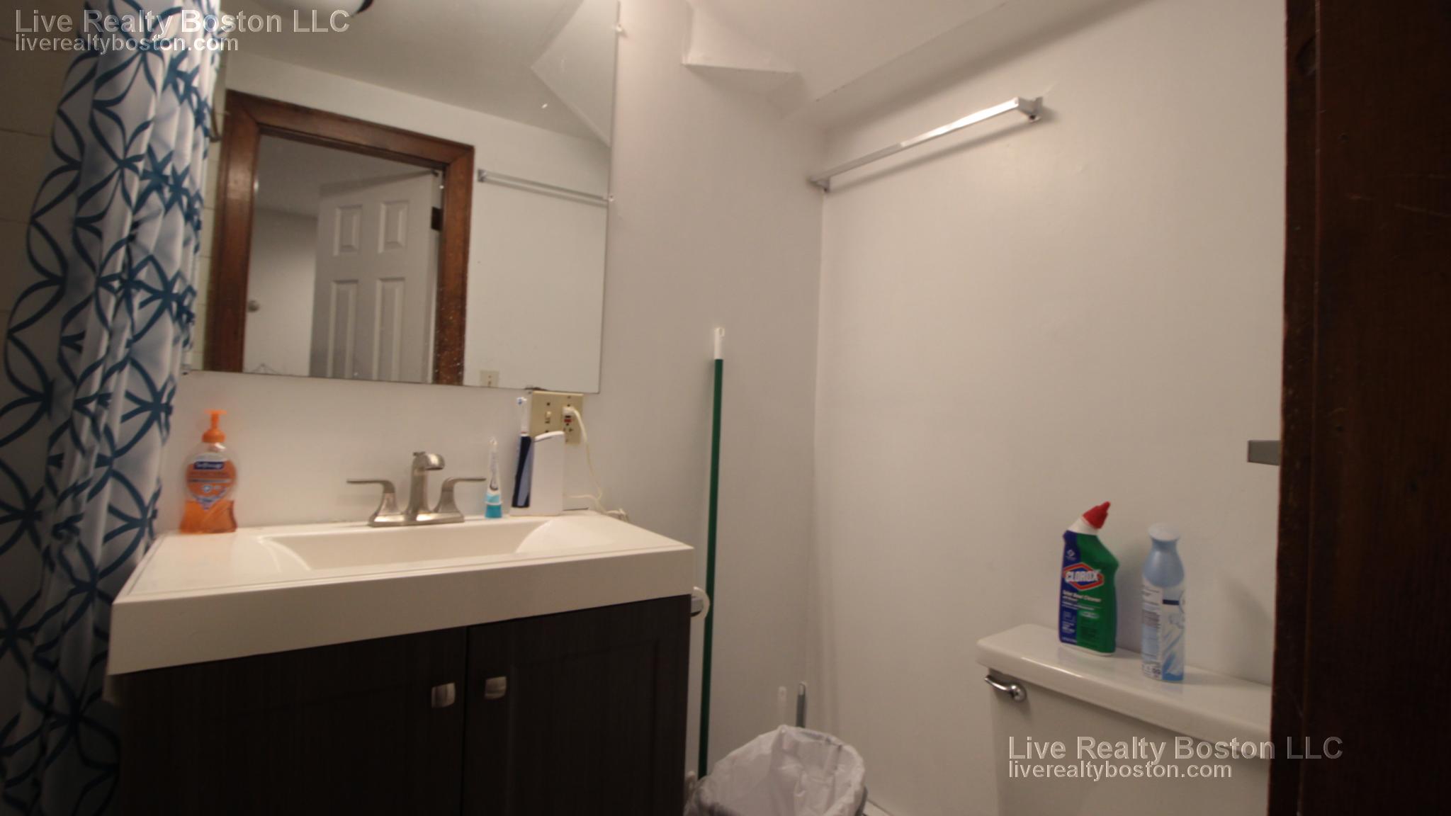 218 Hemenway St, Fenway