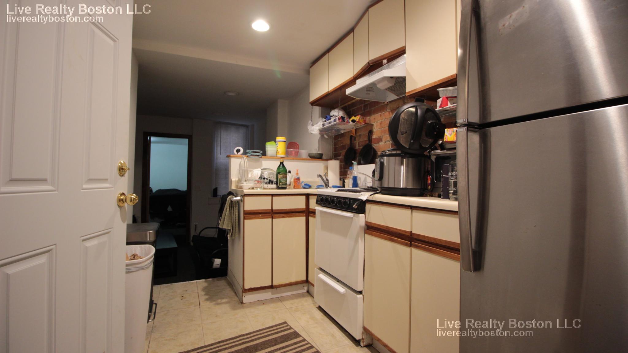 218 Hemenway St, Fenway