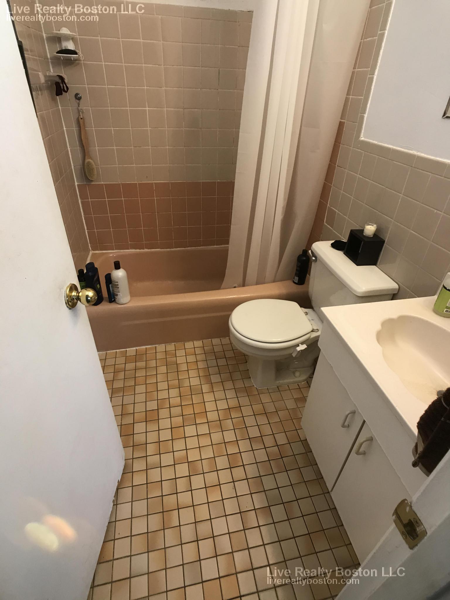 226 Parker Hill Ave, Mission Hill