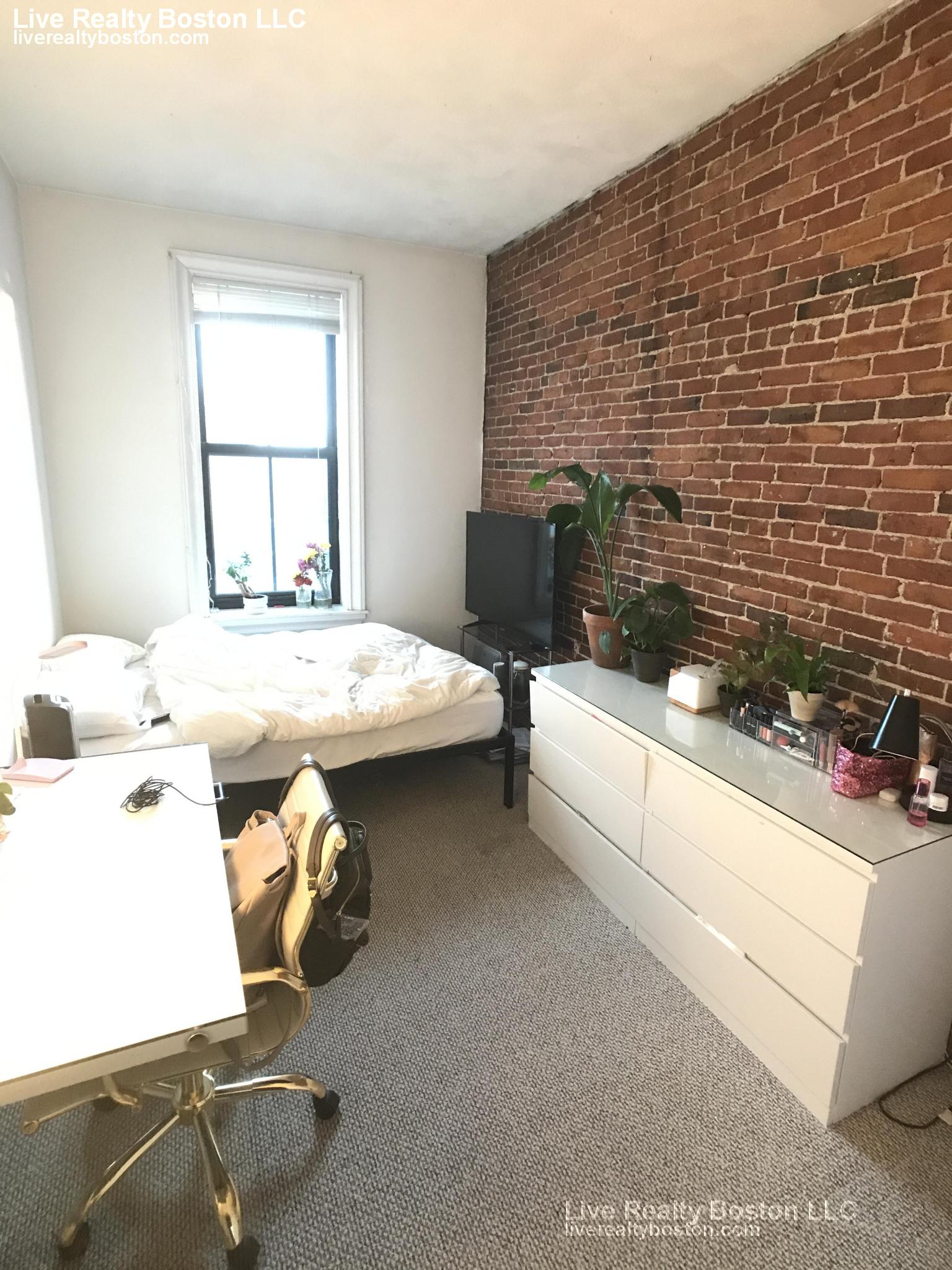 23 Cortes St, Back Bay