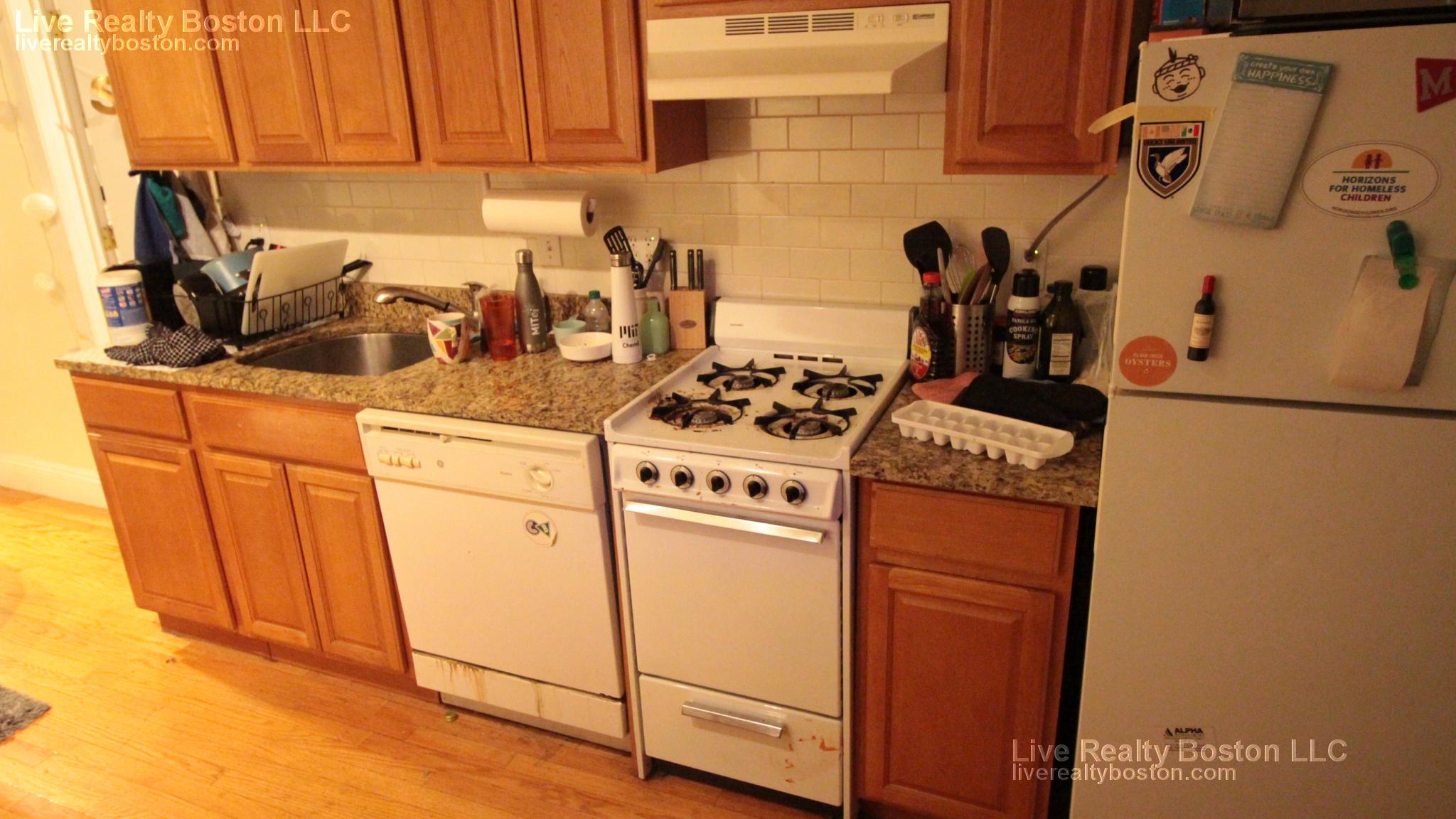 43 Bay State Rd, Fenway