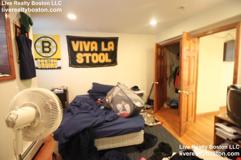 1422 Commonwealth Ave, Brighton