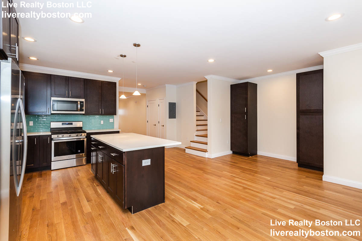 4 bed, 4+ bath apartment for rent at 27-29 First St, Wellington — photo 3 of 14
