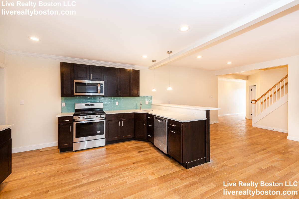 4 bed, 4+ bath apartment for rent at 27-29 First St, Wellington — photo 6 of 14