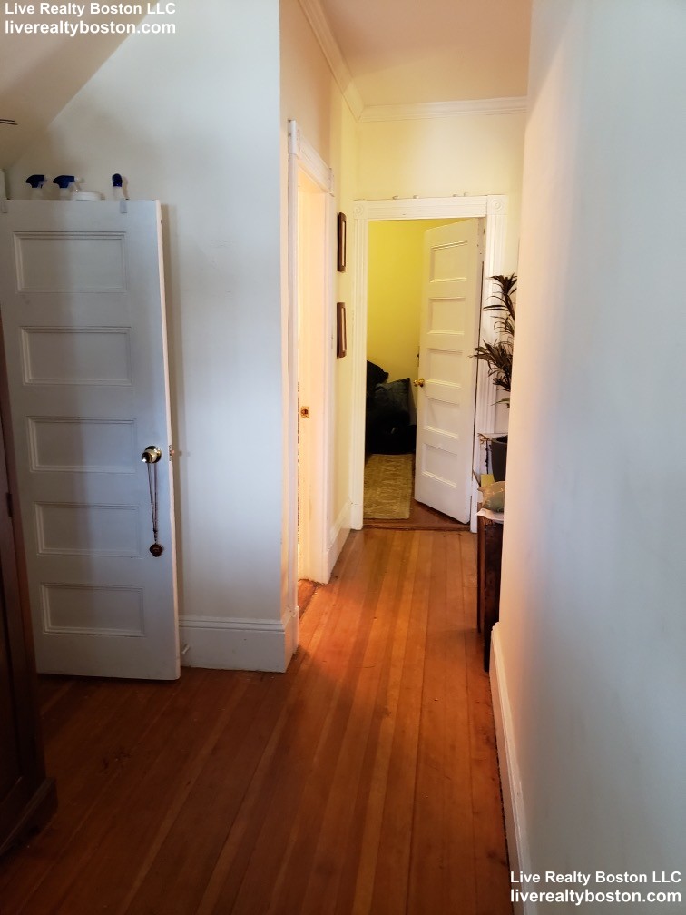 32 Antwerp St, Allston