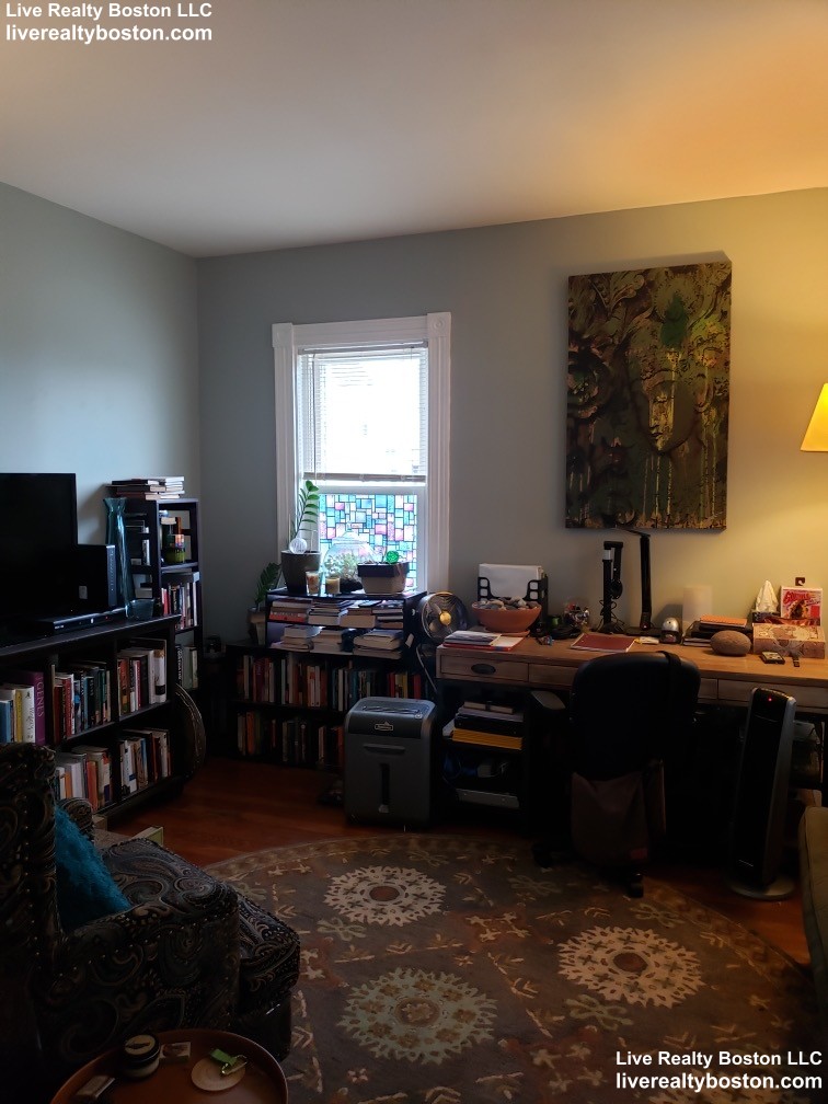 32 Antwerp St, Allston