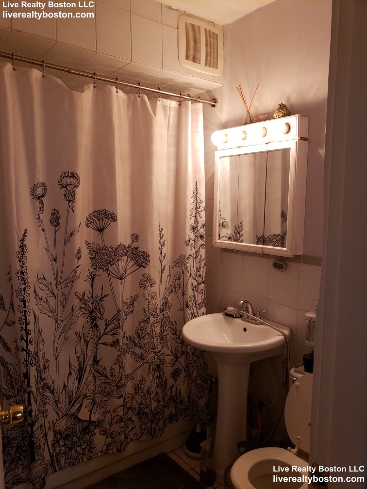 32 Antwerp St, Allston