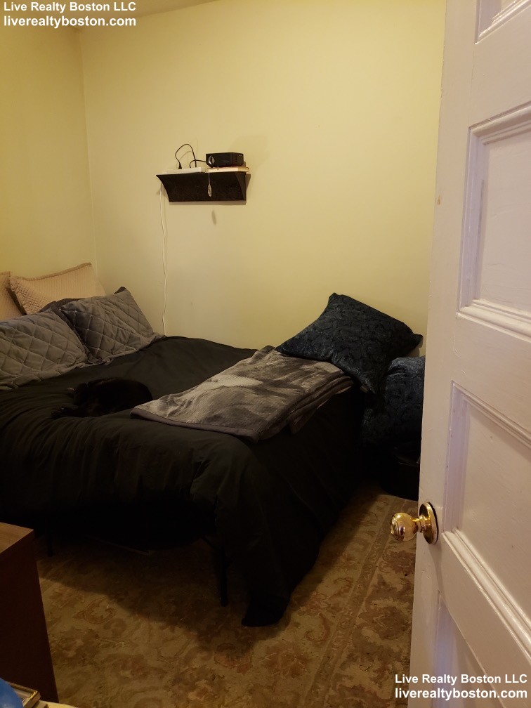 32 Antwerp St, Allston