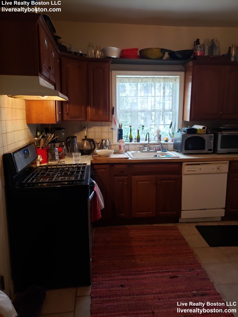 32 Antwerp St, Allston