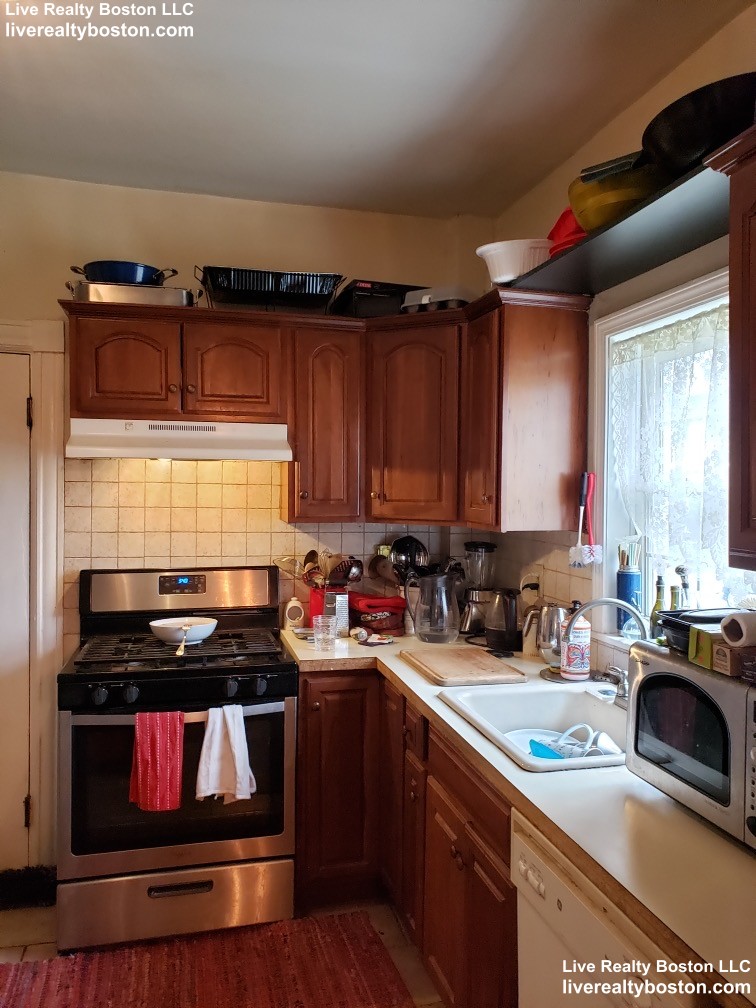 32 Antwerp St, Allston