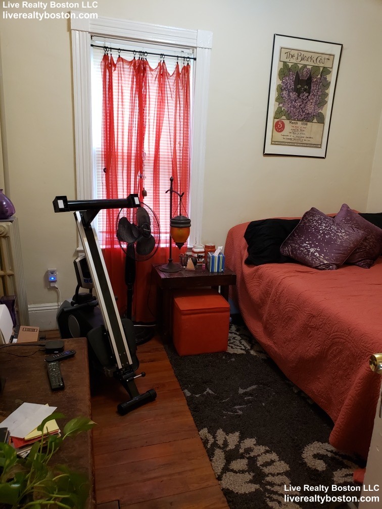 32 Antwerp St, Allston