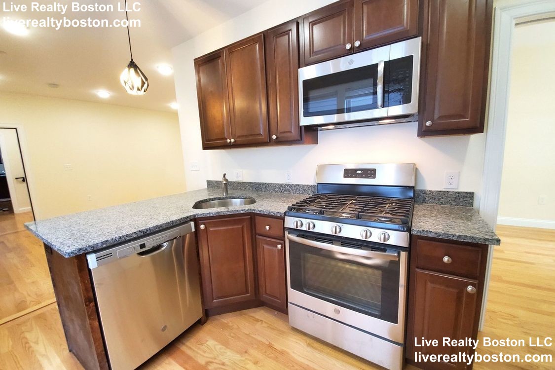 549 Washington, Allston