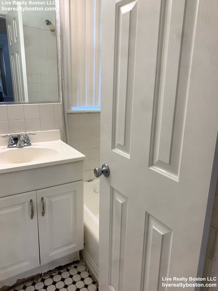 1 bed, 1 bath apartment for rent at 149 Park Dr Unit 22, Fenway — photo 11 of 18