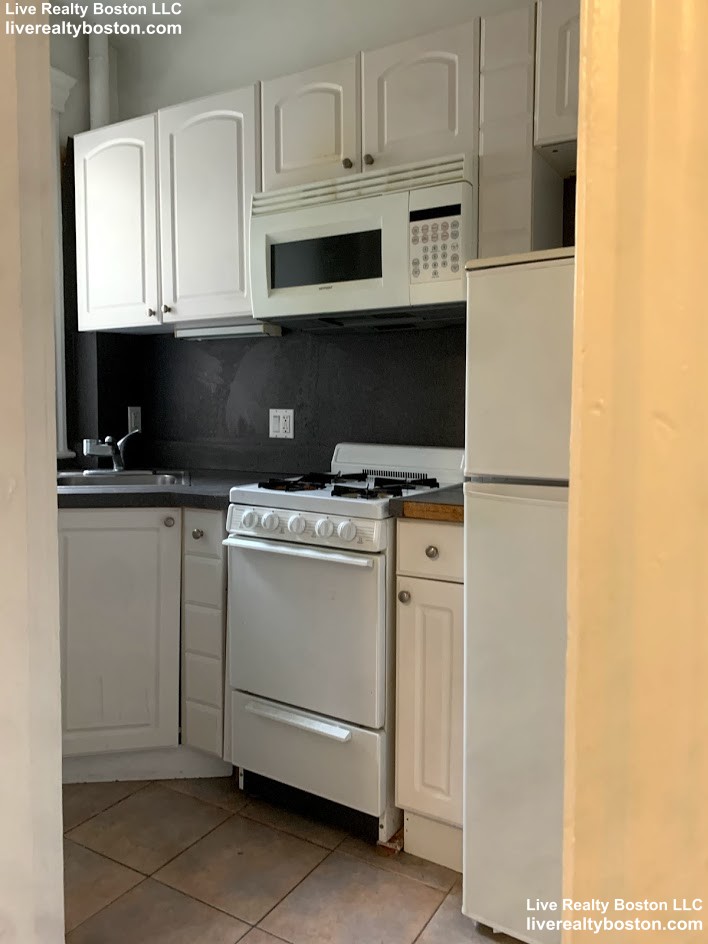 1 bed, 1 bath apartment for rent at 149 Park Dr Unit 22, Fenway — photo 2 of 18