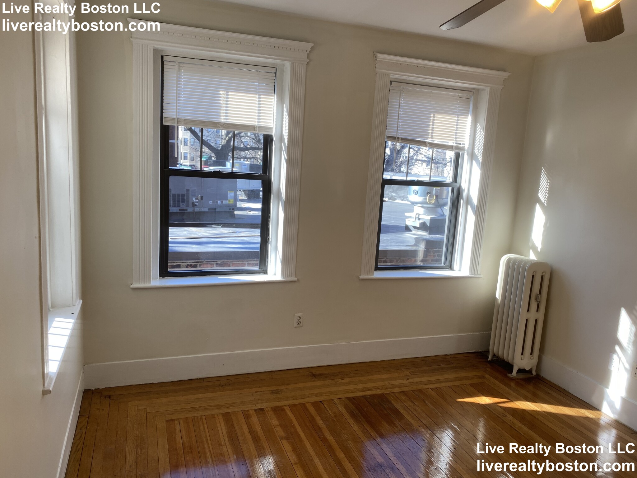 1422 Commonwealth Ave, Brighton