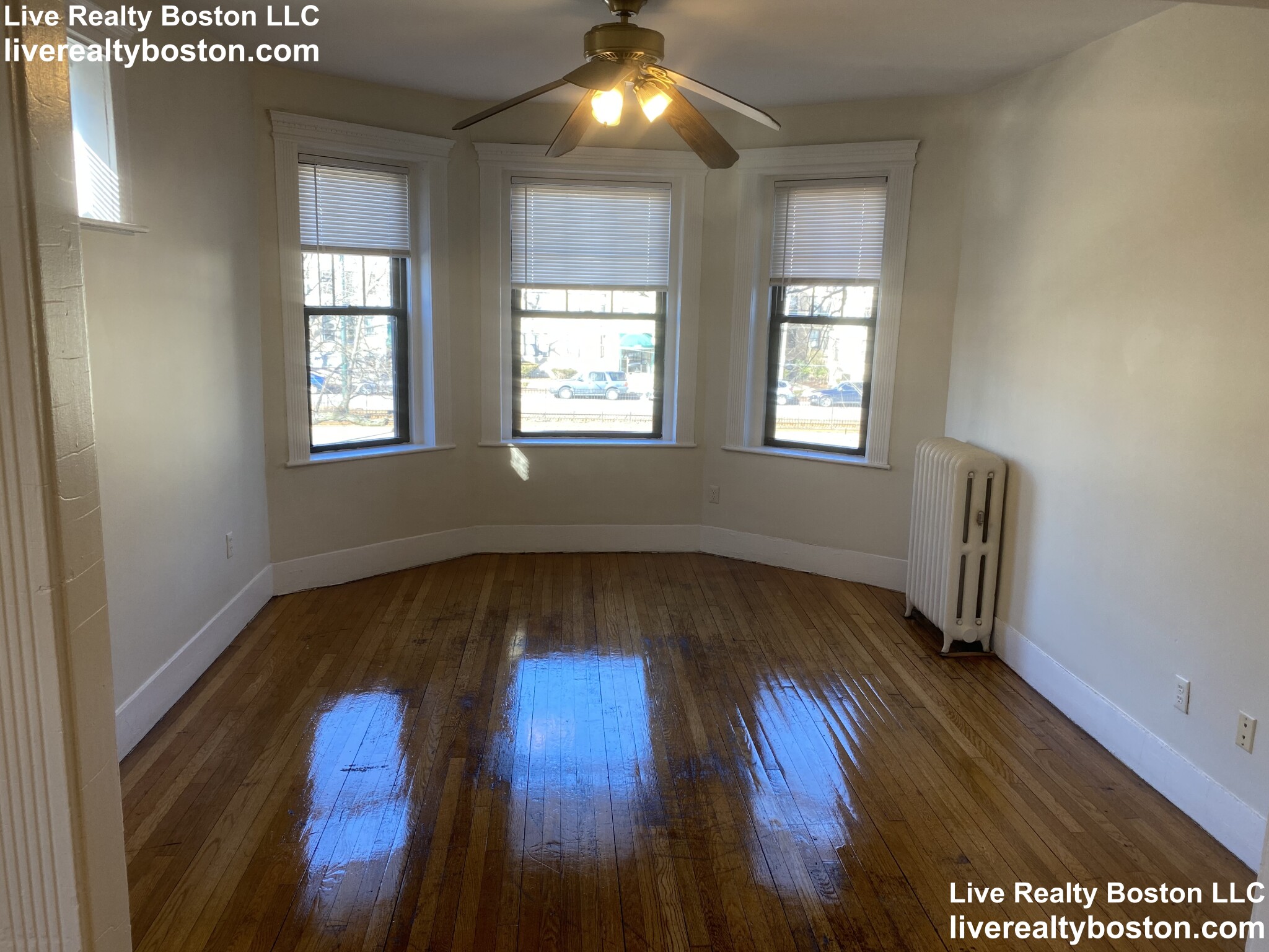 1422 Commonwealth Ave, Brighton